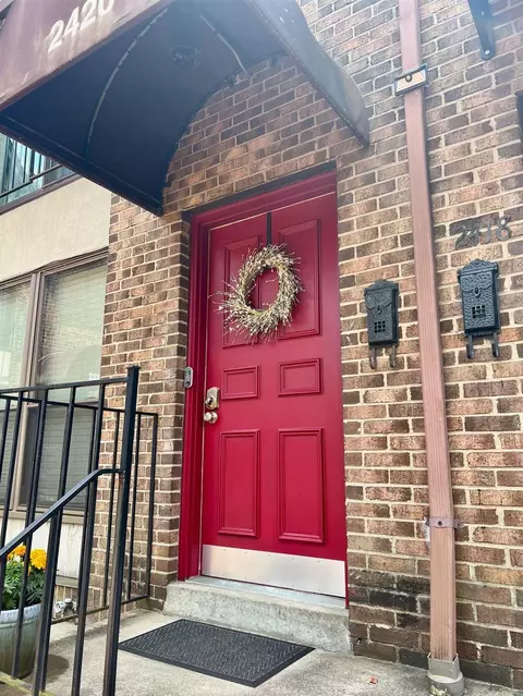 2420 Grandview, Cincinnati, OH 45206