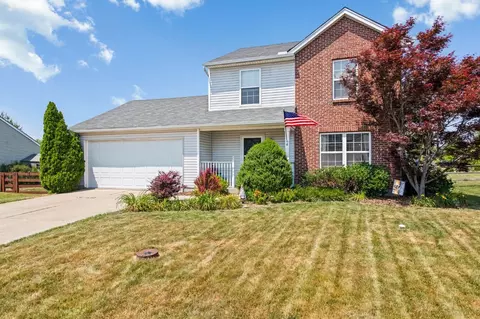 4 Sparrow Ln, Amelia, OH 45102
