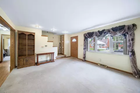 9178 Neil Dr, Cincinnati, OH 45231 photo 4
