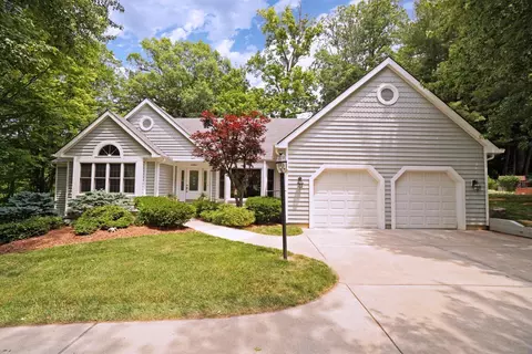 10086 Indian Springs Dr, Sharonville, OH 45241