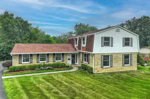 8887 Castleford Ln, Montgomery, OH 45242