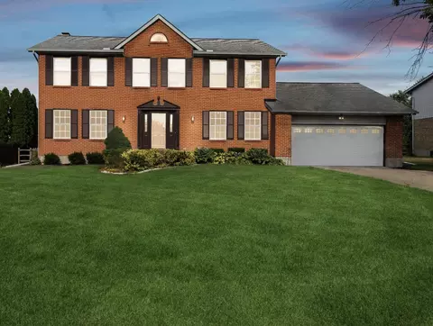 8260 Fox Knoll Ct, West Chester, OH 45069