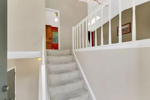 1412 Forester Dr, Cincinnati, OH 45240 photo 2