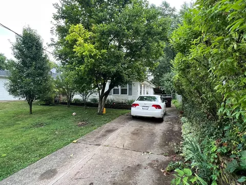 23 Magnolia Dr, Middletown, OH 45042