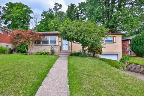 5757 Kroegermount Dr, Cincinnati, OH 45239