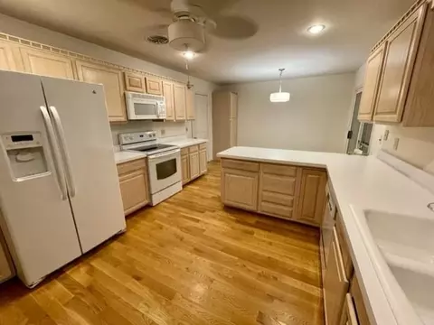 8195 Riversedge Cir, Maineville, OH 45039 photo 4
