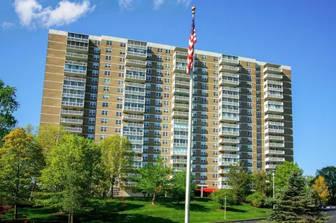 2444 Madison Rd #704, Cincinnati, OH 45208