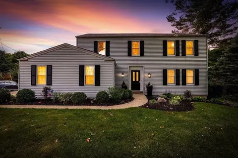 9658 Iris Dr, West Chester, OH 45241