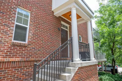 207 Rochelle, Cincinnati, OH 45219 photo 2