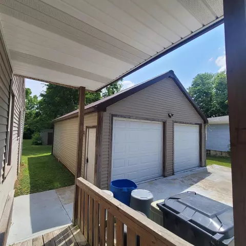 609 Ellen Dr, Cincinnati, OH 45255 photo 3