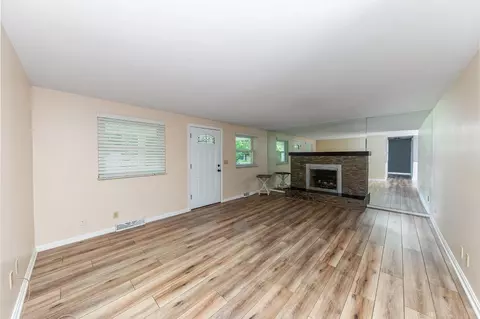 574 Berdale Ln, Cincinnati, OH 45244 photo 5