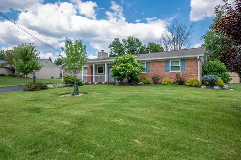 574 Berdale Ln, Cincinnati, OH 45244 photo 3