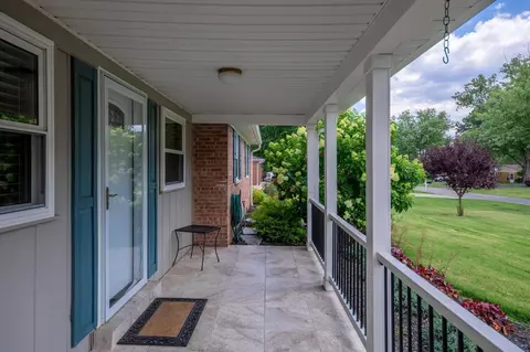 574 Berdale Ln, Cincinnati, OH 45244 photo 4
