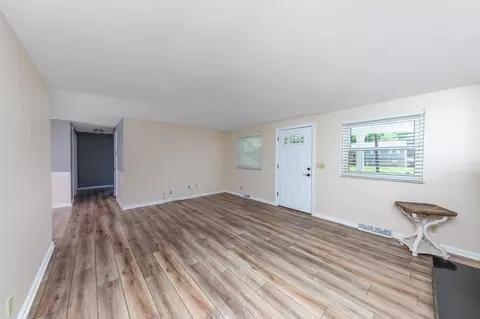 574 Berdale Ln, Cincinnati, OH 45244 photo 7