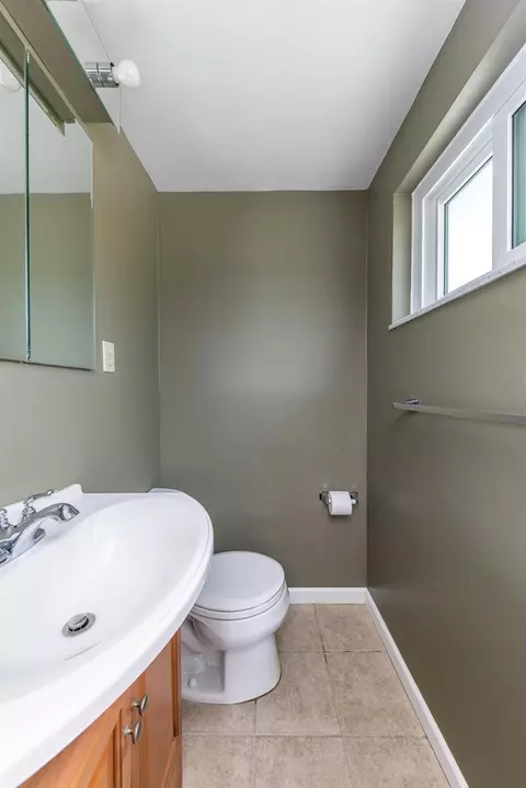 574 Berdale Ln, Cincinnati, OH 45244 photo 16