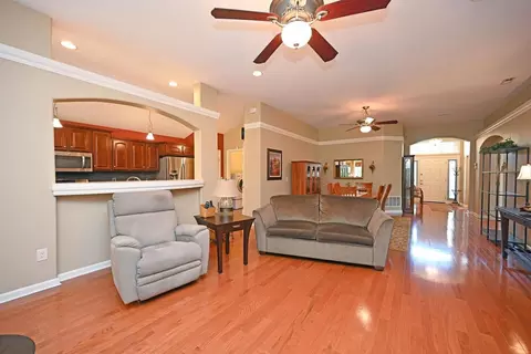 1050 Logan Lndg, Cincinnati, OH 45245 photo 8