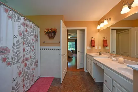 1050 Logan Lndg, Cincinnati, OH 45245 photo 21