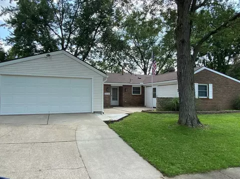 6532 Millhoff Dr, Huber Heights, OH 45424
