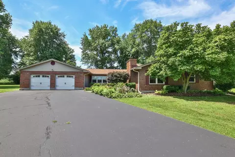 53 Leonard Dr, Blanchester, OH 45107
