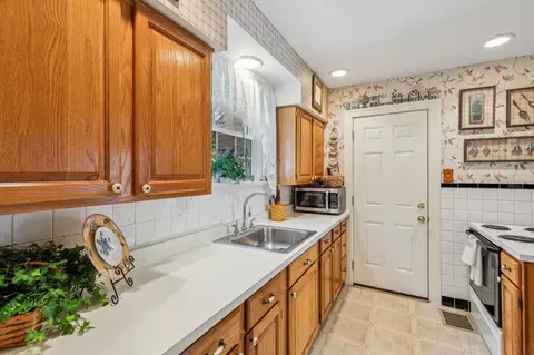 8327 Jadwin St, Cincinnati, OH 45216 photo 9