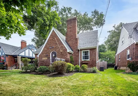 3868 Settle Rd, Mariemont, OH 45227 photo 2