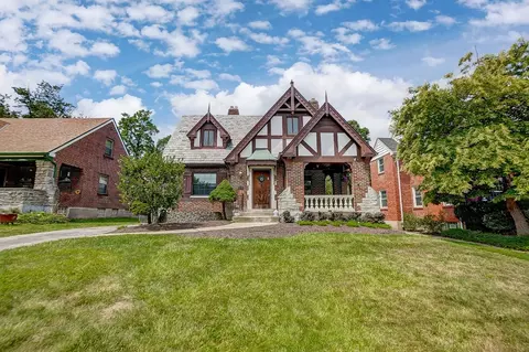 3823 Drakewood Dr, Cincinnati, OH 45209