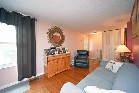 620 Regent Rd, Cincinnati, OH 45245 photo 5