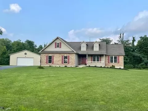 547 Oakland Meadows Blvd, Wilmington, OH 45177