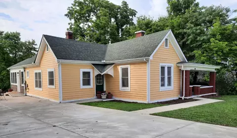 110 John St, Blanchester, OH 45107