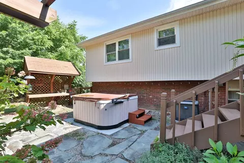 669 Chateau Dr, Cincinnati, OH 45244 photo 17
