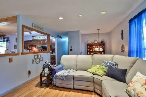 669 Chateau Dr, Cincinnati, OH 45244 photo 4