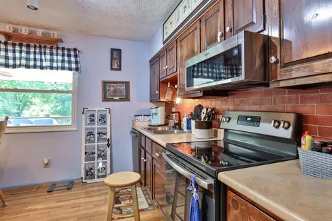 669 Chateau Dr, Cincinnati, OH 45244 photo 6