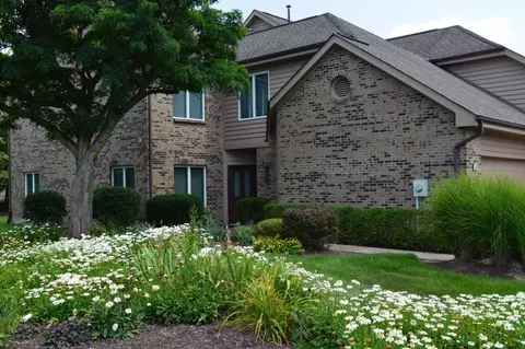 10 Waterpoint Ln, Hamilton, OH 45013
