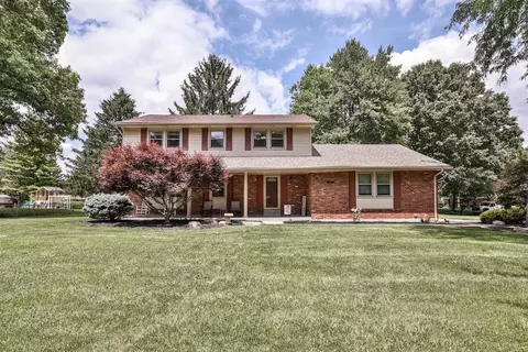 893 New England Ave, Centerville, OH 45429