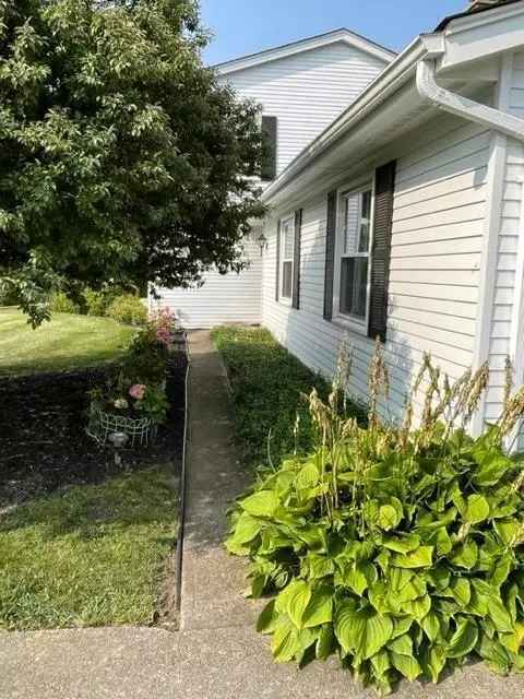 11199 Embassy Dr, Forest Park, OH 45240 photo 2