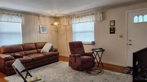 126 E Crest Dr, Reading, OH 45215 photo 2