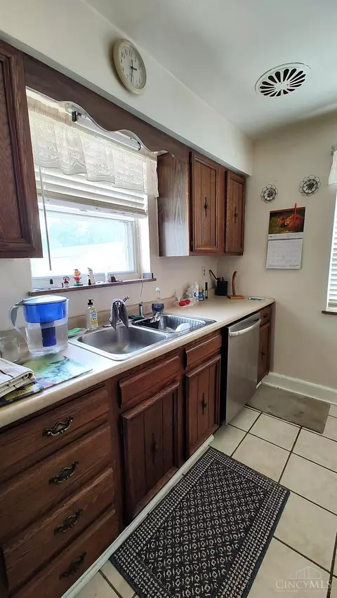 126 E Crest Dr, Reading, OH 45215 photo 6