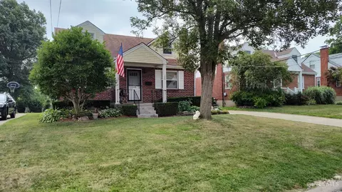 126 E Crest Dr, Reading, OH 45215