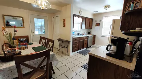 126 E Crest Dr, Reading, OH 45215 photo 5
