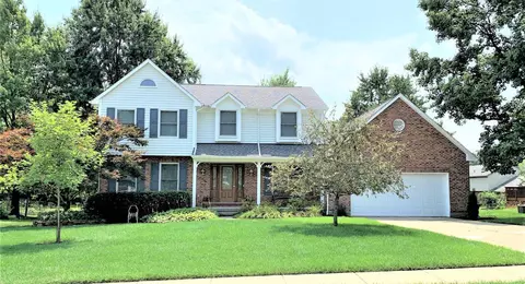 8003 Lancelot Dr, Cincinnati, OH 45244