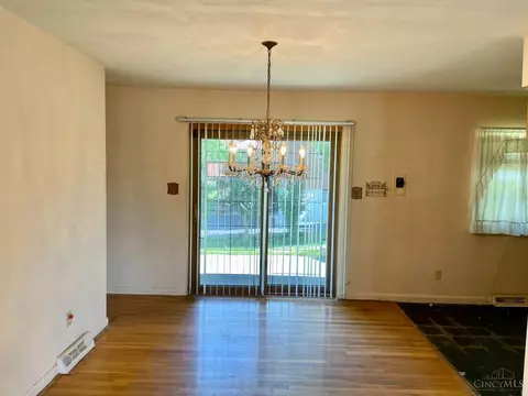 1602 Acreview Dr, Cincinnati, OH 45240 photo 3