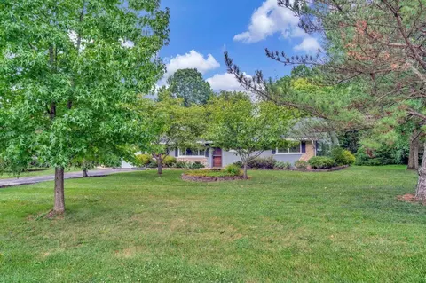 202 Woodland Rd, Mason, OH 45040