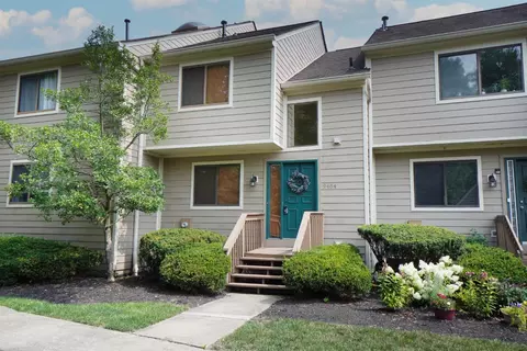 9484 Hunters Creek Dr, Blue Ash, OH 45242