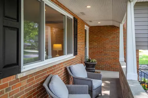 7734 Trailwind Dr, Montgomery, OH 45242 photo 2