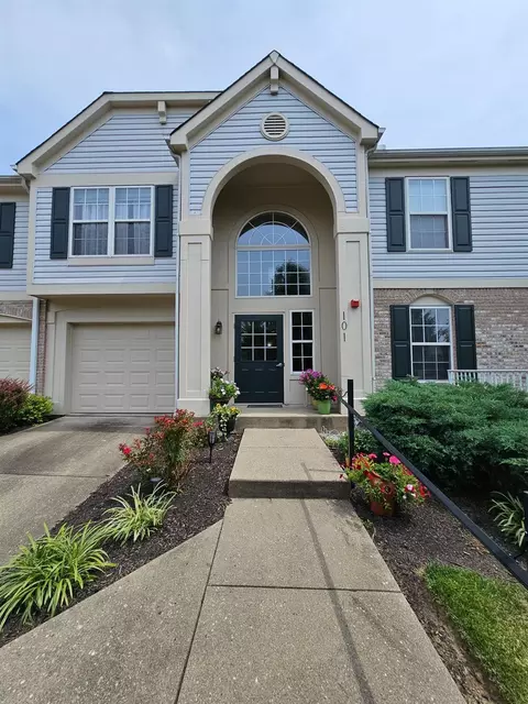 101 Postoak Ln #D, Milford, OH 45150