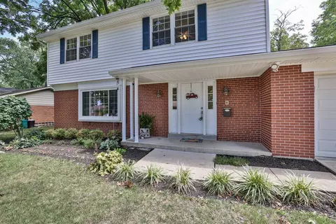 8740 Cavalier Dr, Cincinnati, OH 45231 photo 3
