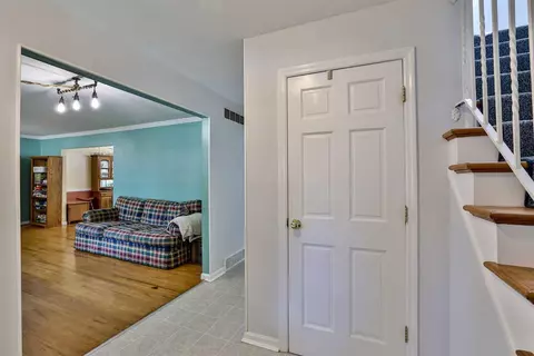 8740 Cavalier Dr, Cincinnati, OH 45231 photo 5