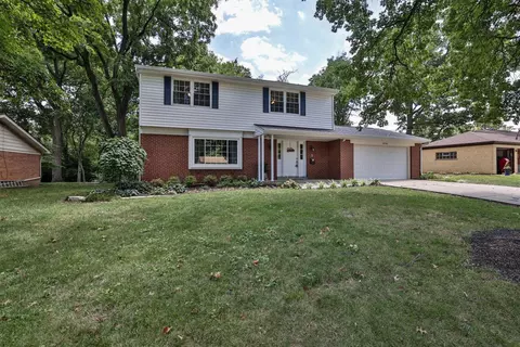 8740 Cavalier Dr, Cincinnati, OH 45231 photo 2
