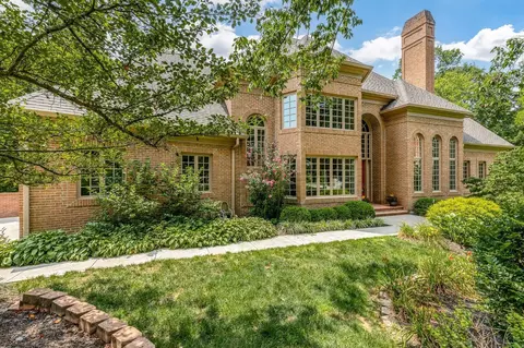 561 Ridgestone Dr, Cincinnati, OH 45255