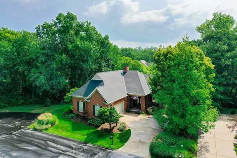 7 Thomas Ct, Glendale, OH 45246 photo 2